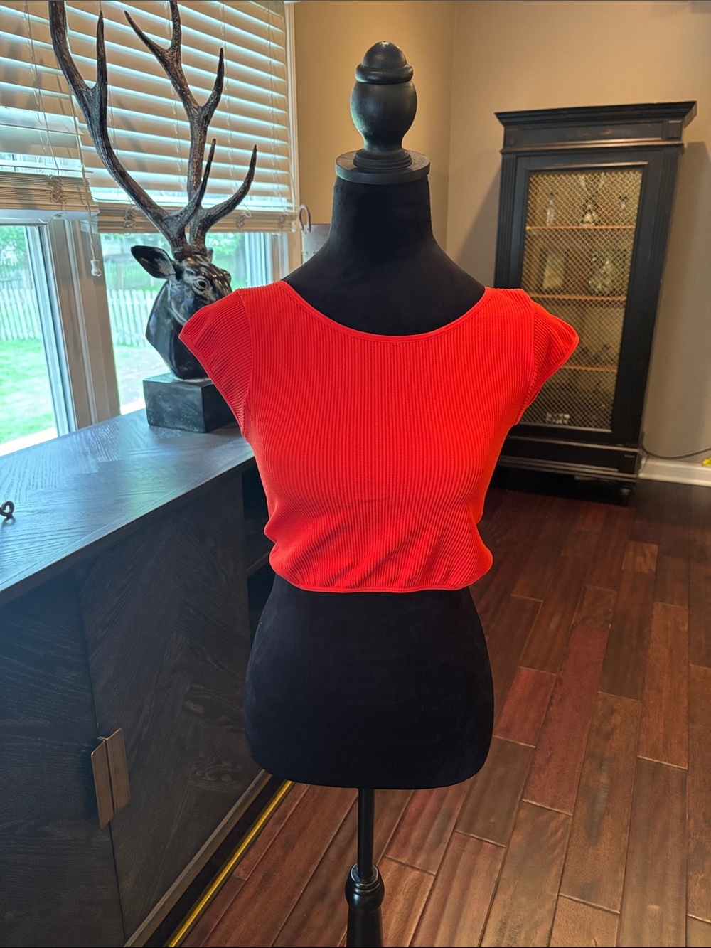 Ribbed Red Cap-Sleeve Cropped Top by